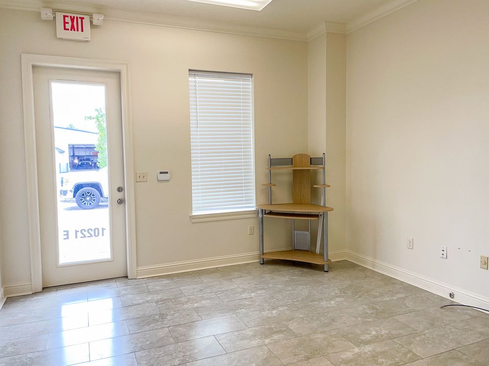Climate Controlled Office Warehouse near I-12: 10221 Patriot Dr, Baton Rouge, LA 70816